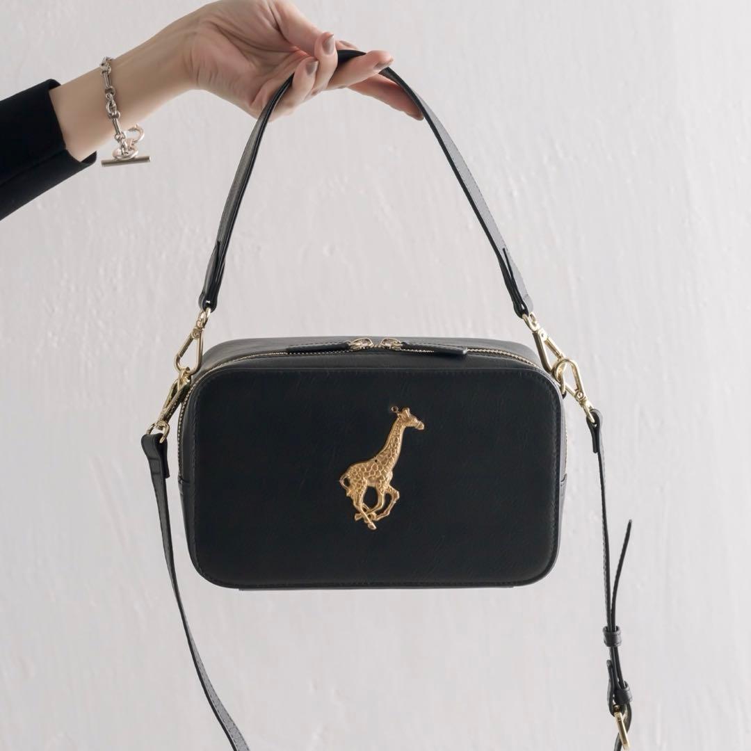 イアパピヨネ ブルックリンチャーム キリン スクエアショルダーバッグ モカ