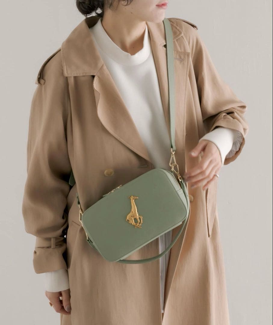 イアパピヨネ ブルックリンチャーム キリン スクエアショルダーバッグ モカ