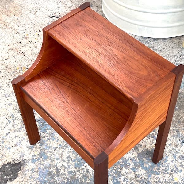 北欧ビンテージ　ナイトテーブル　サイドテーブル　ベッドサイドチェスト