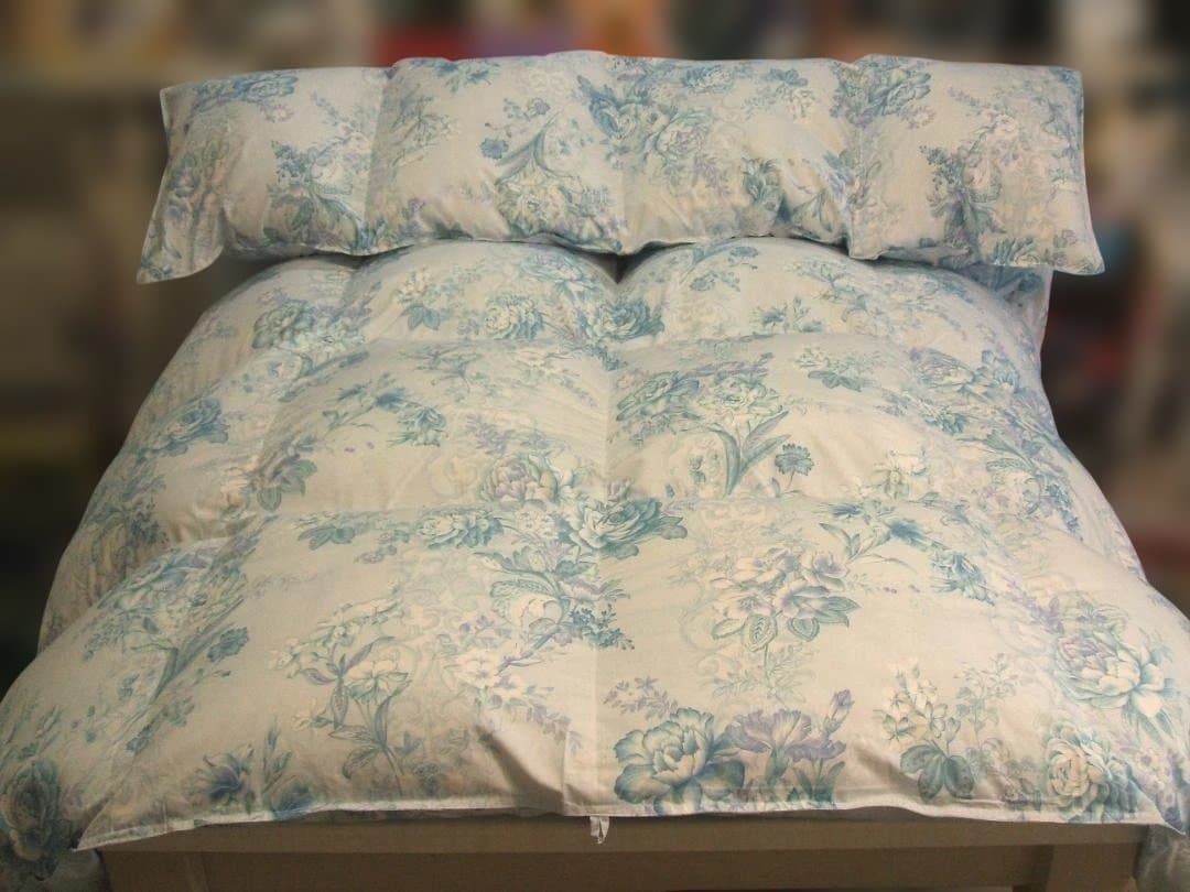 限定お買い得品‼️新品＊ロイヤル＊フランス９３％＊増量１，３キロ＊羽毛布団ＳＢ