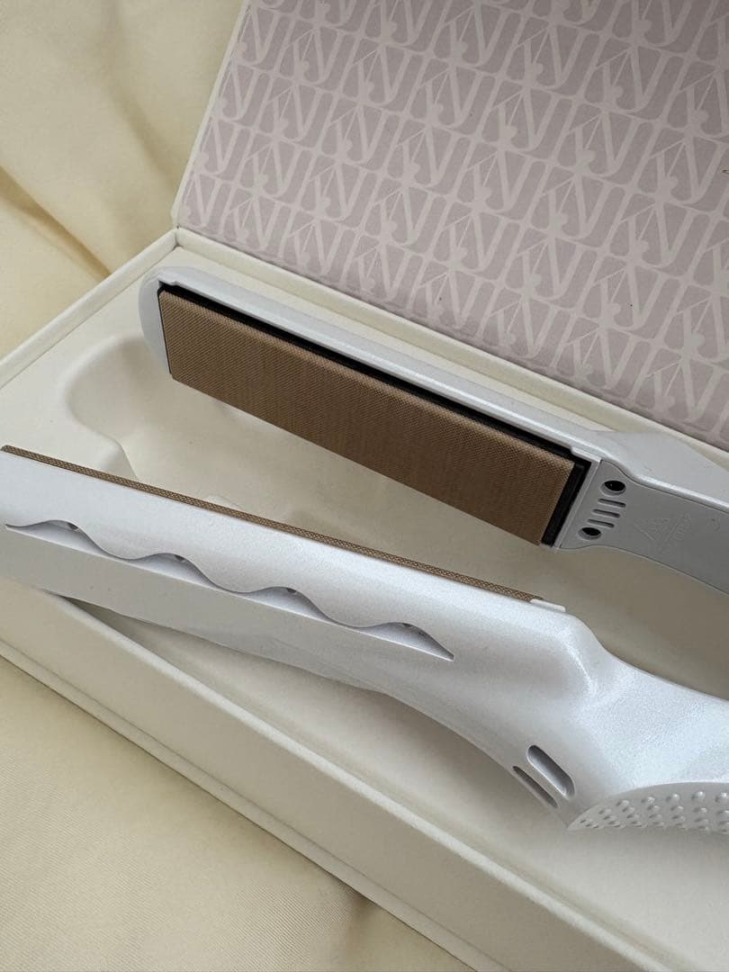 【極美品】絹女 KINUJO ストレートヘアアイロン LM225