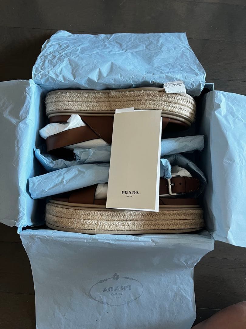 セール【大きめサイズの方必見】PRADAプラダ　厚底サンダル　キャメル