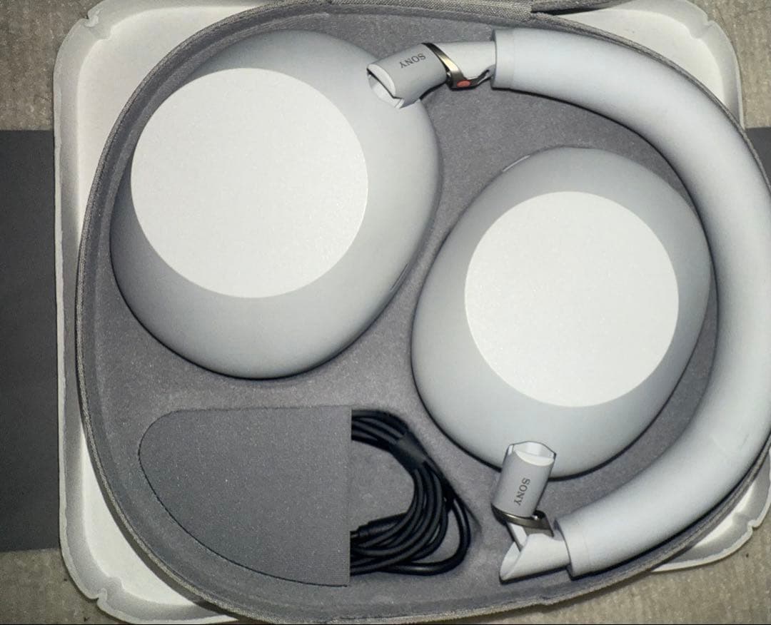 超美品! SONY WH-1000XM6 ワイヤレスヘッドホン プラチナシルバー