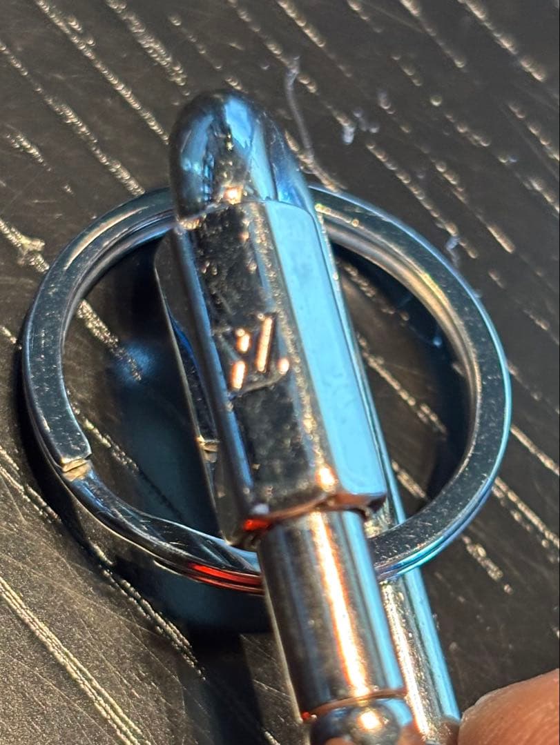 LOUIS VUITTON ポルトクレ LVシャープ キーホルダー キーリング