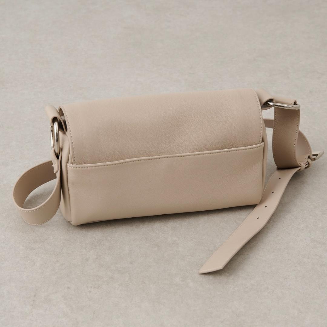【新品タグ付】ビアズリー レザー ボディバッグ ベージュ
