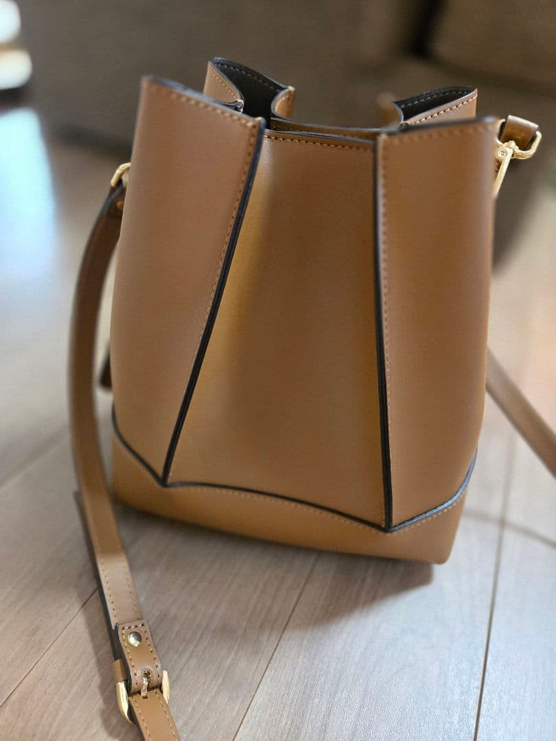 ジャンニノターロ　ブラウン バケットバッグ ポーチ付き