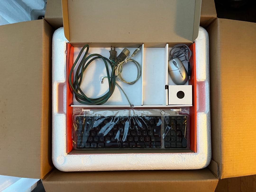 Apple iMac G3 ストロベリー　オリジナルのキーボード付き