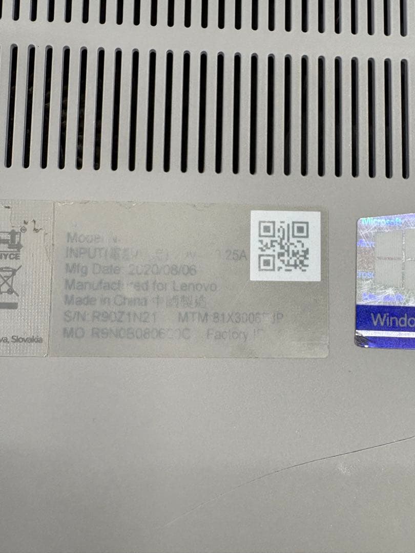 15.6インチ、Intel Core i7 搭載LenovoノートPC。