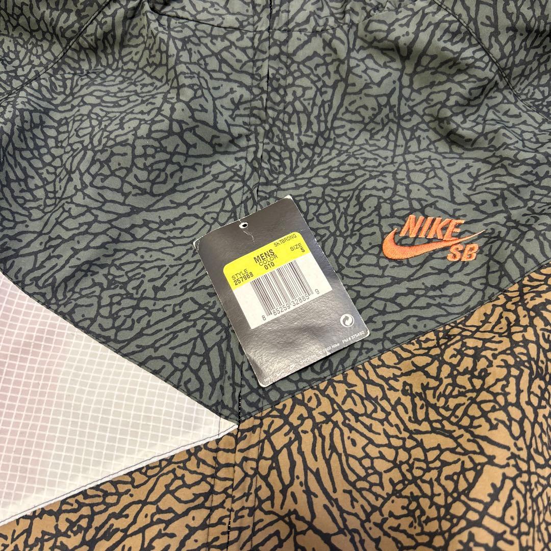 美品　レアNIKE SB セメント　ナイロンジャケットSupreme 刺繍ロゴ
