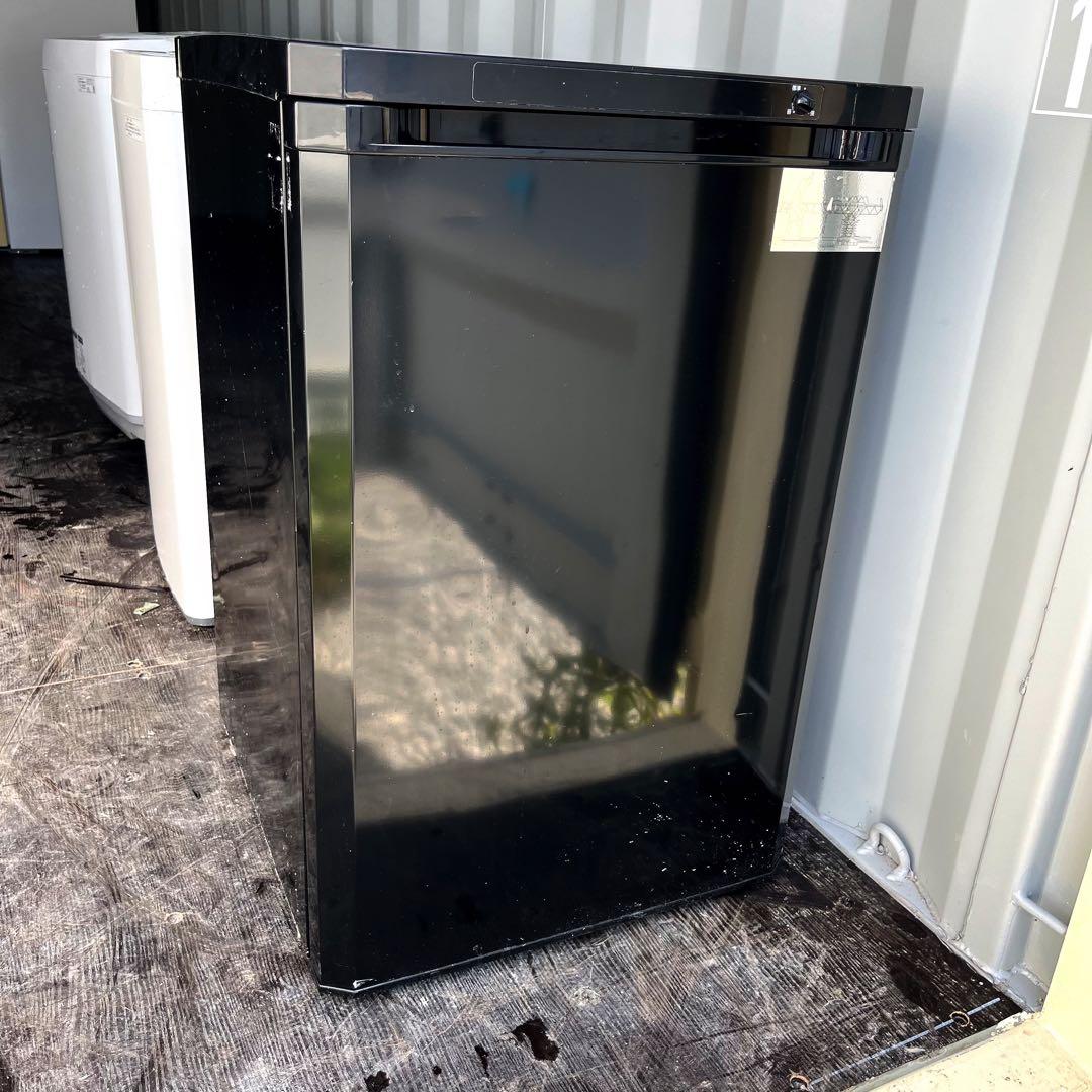 89取付無料！アイリスオーヤマスタイリッシュブラック4段トレー付き冷凍庫✨