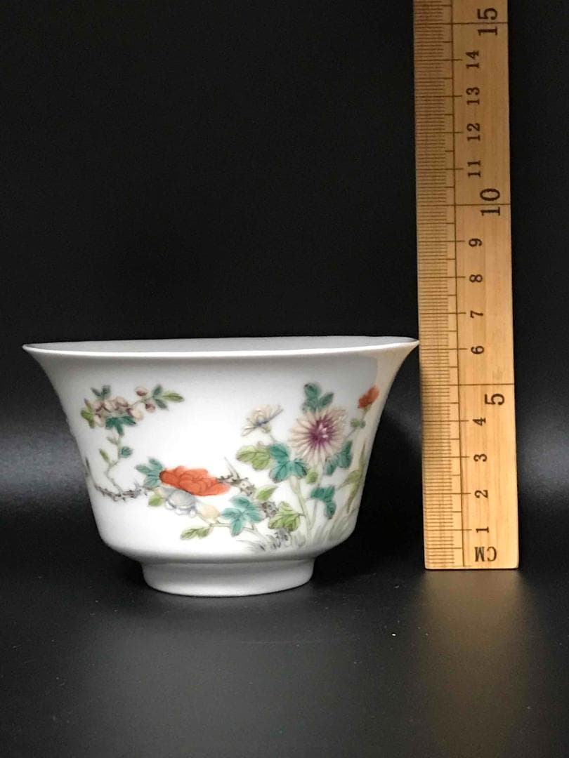 中国古美術　清光緒時代　大清光緒年製　在銘　粉彩花紋茶碗　湯呑(D-78)