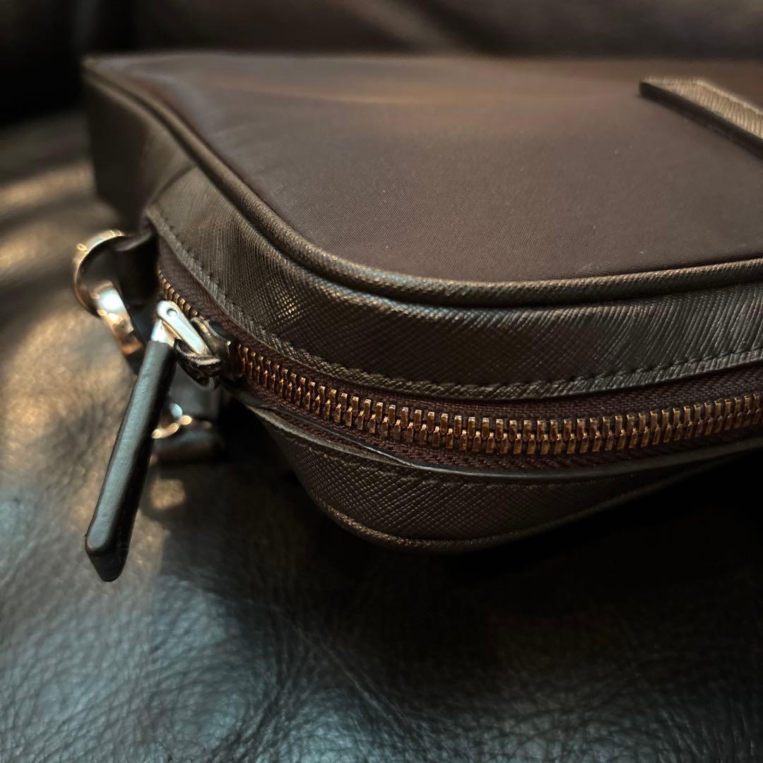 美品　PRADA ブラック ビジネスバッグ