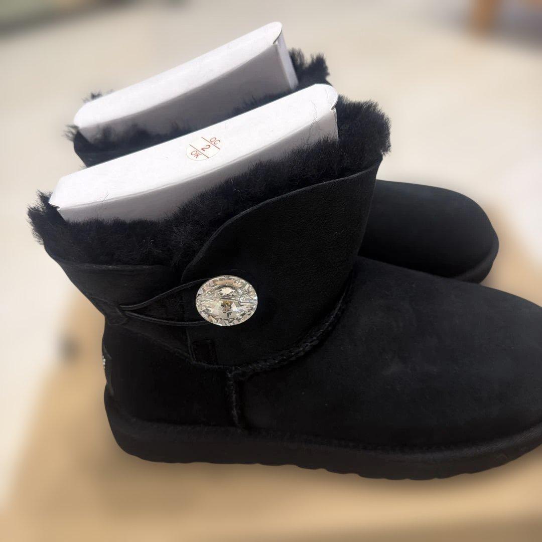 UGG ブラック ムートンブーツ・スワロフスキー