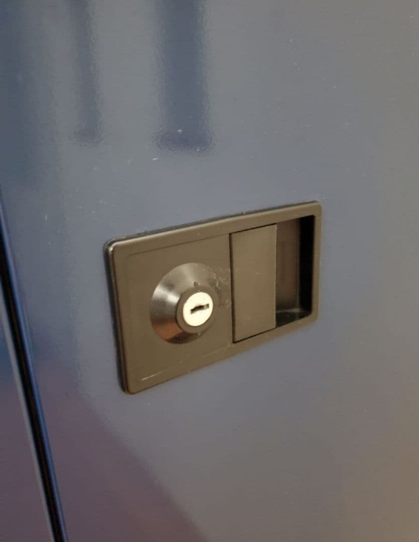 鍵付き【スチールロッカー】