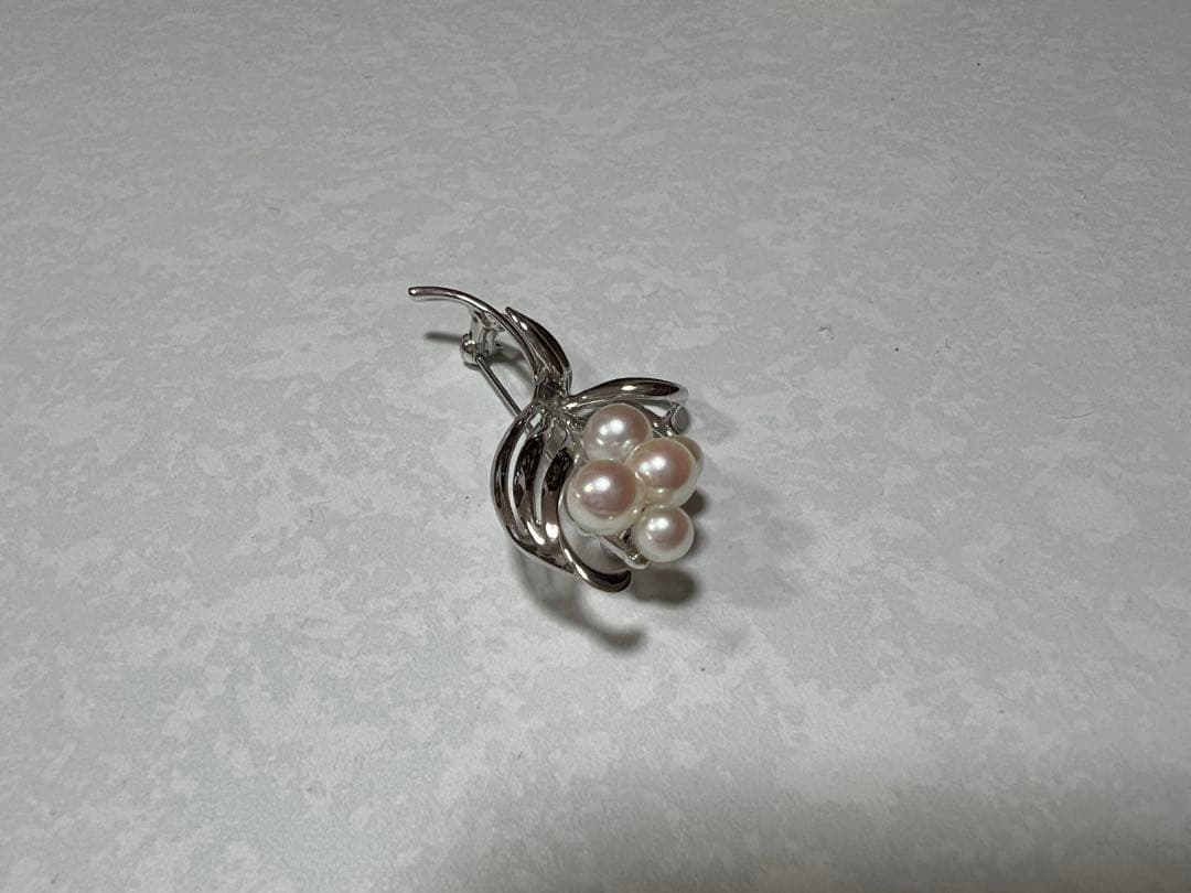 シルバー パール ブローチ 専用ケース付き　コサージュ風