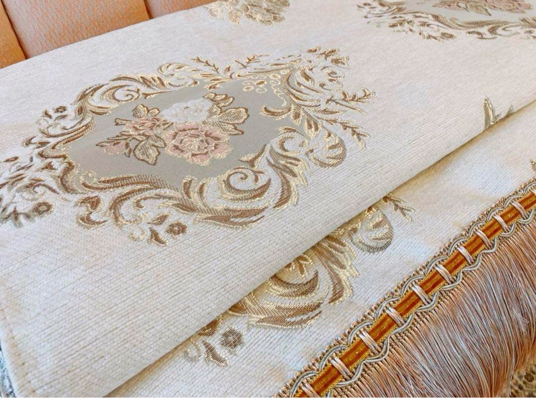 上品でエレガントなソファーカバー　ヨーロピアン　色：アイボリーベージュ