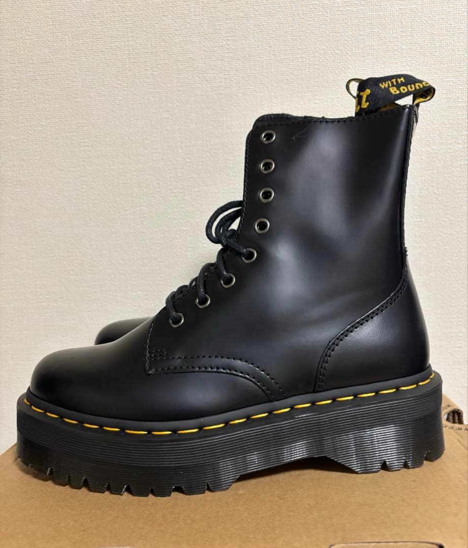 Dr.Martens 8ホール　２５センチ（UK ６）未使用品