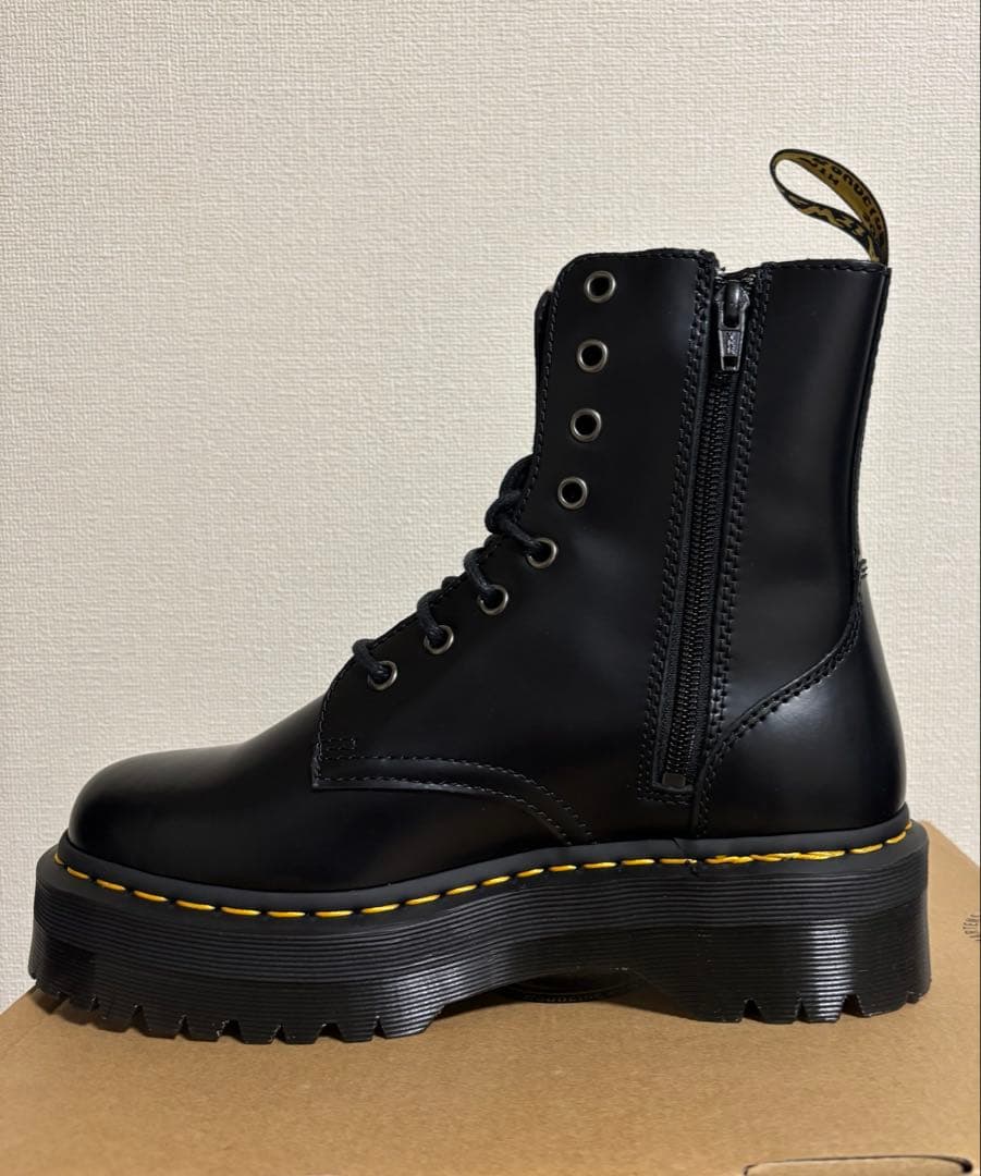 Dr.Martens 8ホール　２５センチ（UK ６）未使用品