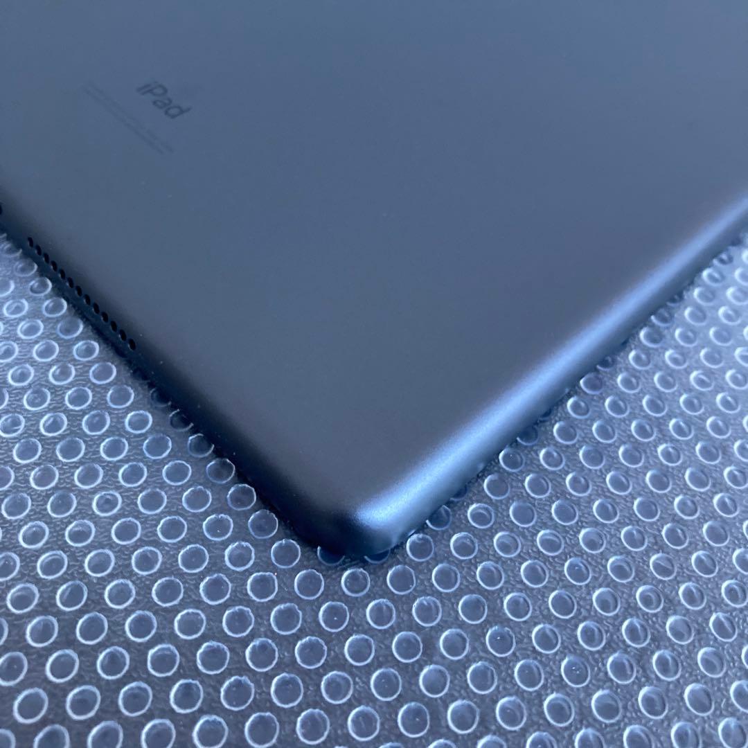 3642 外観美品☆電池良好☆iPad8 第8世代 32GB SIMフリー☆