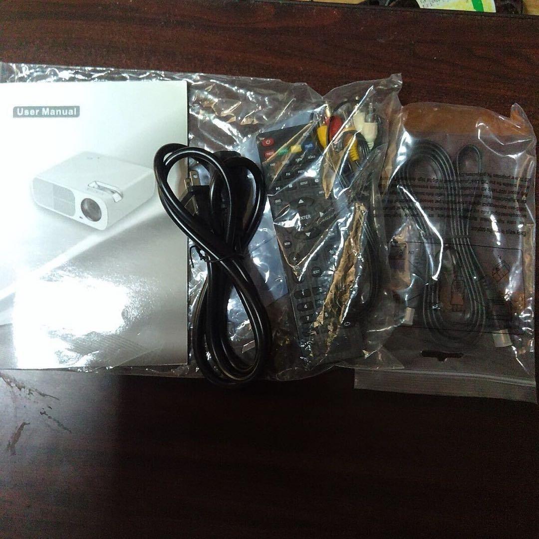 【再々値下げ】夏休みの思い出を大画面で！LESHP プロジェクター本体 ホワイト