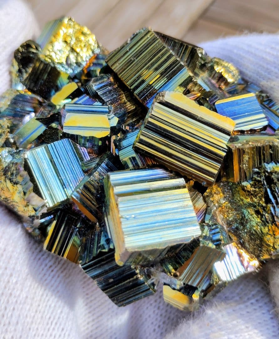 k*o様 カラーキュービックパイライト　クラスター ☆台座付☆　黄鉄鉱　インドネ