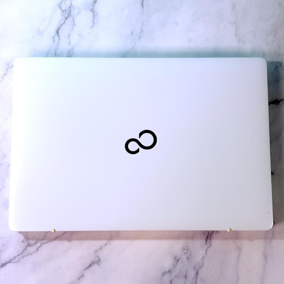 美品！Corei7・16GB・SSD・Win11・ホワイト ノートパソコン