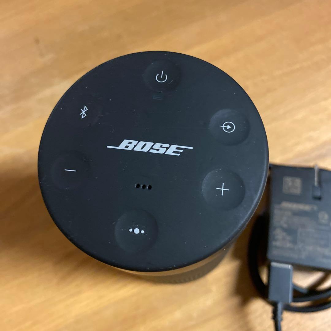Bose SoundLink RevolveⅡと付属アダプター