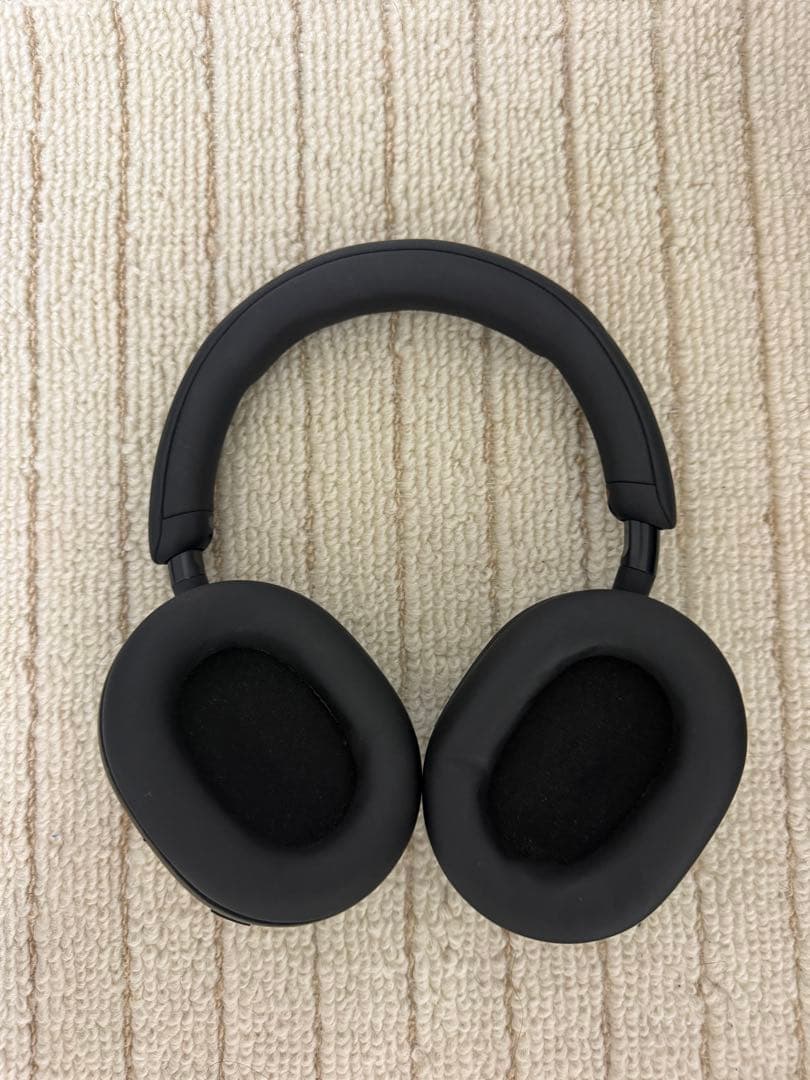 ブラック ワイヤレスヘッドホン オーバーイヤー型