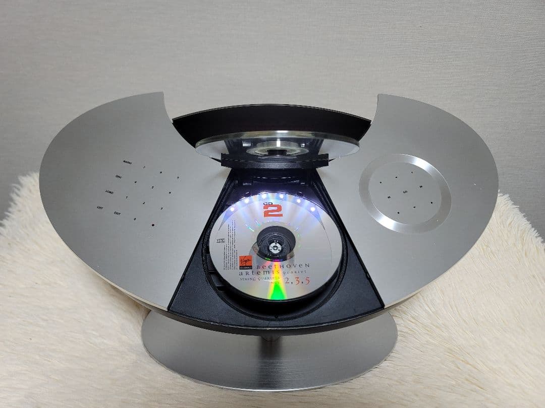 B&O BeoCenter 2, 天然木製ケース付きBeolab 4000