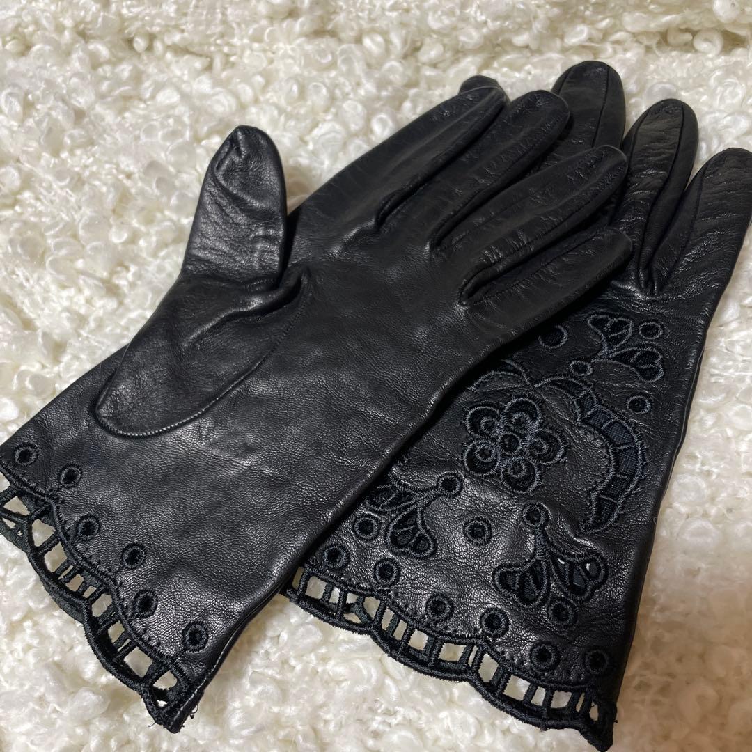Dolce&Gabbana黒のレザー刺繍　カットレースグローブ