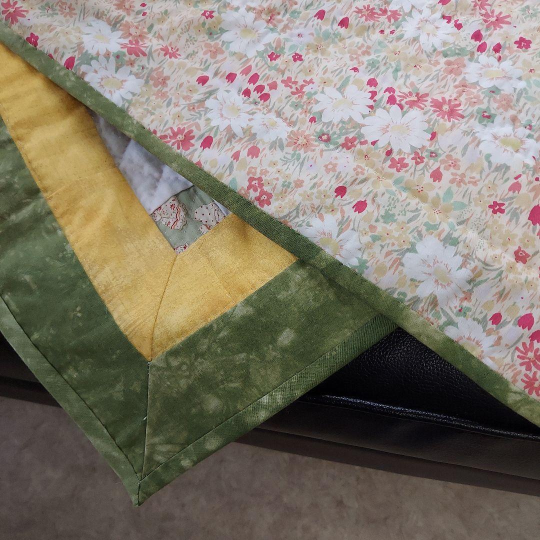 パッチワークキルト　タペストリー