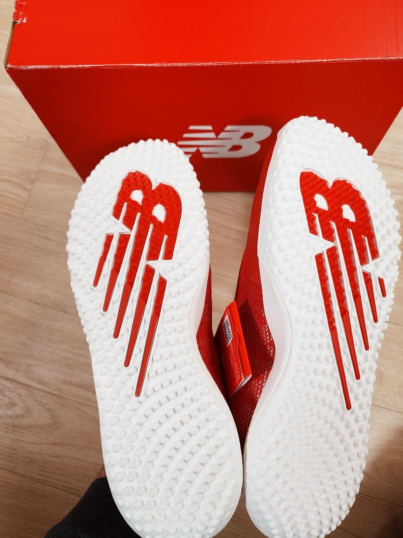 New Balance FURON レッドスニーカー　野球　トレーニングシューズ