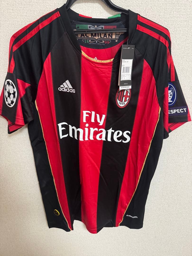 狸*麦様 【新品】希少 イブラヒモビッチ ACミラン ユニフォーム 半袖 新品タ