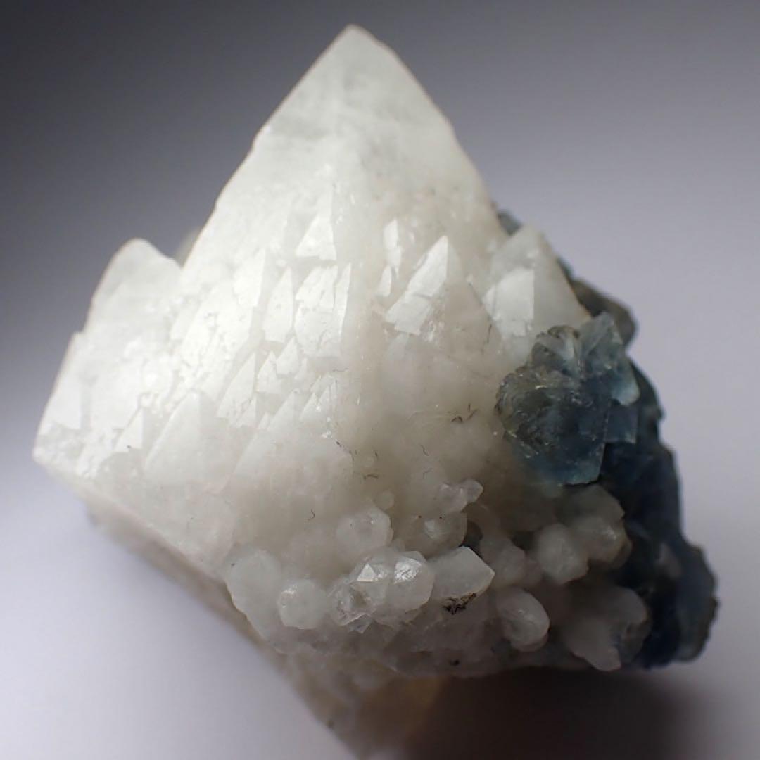 【中国/内モンゴル産】ブルーフローライトwithクォーツ