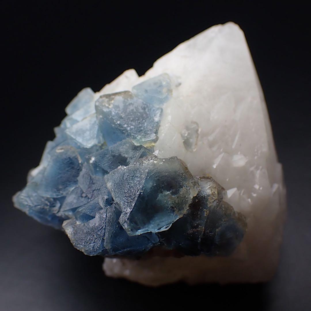 【中国/内モンゴル産】ブルーフローライトwithクォーツ