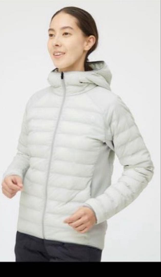 新品未使用タグ付き♪ ザ・ノース・フェイス　レッドランフーディ レディース