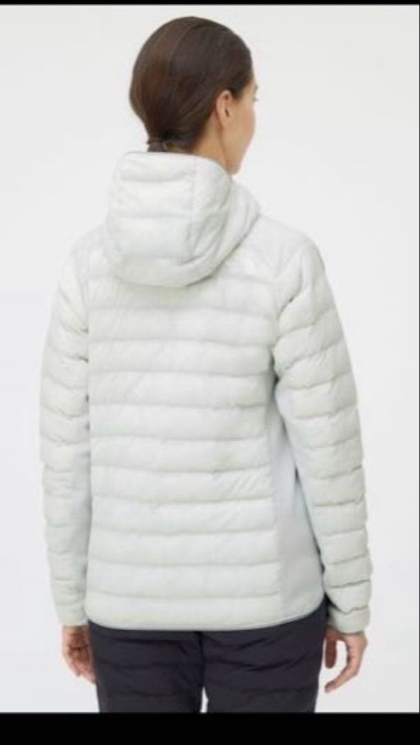 新品未使用タグ付き♪ ザ・ノース・フェイス　レッドランフーディ レディース