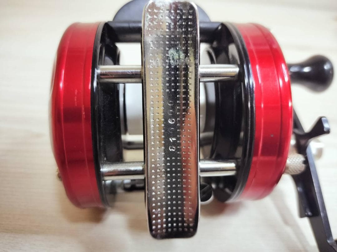 アブガルシタ　ABU アンバサダー5600AL　黒ベロ　ビンテージ　リール