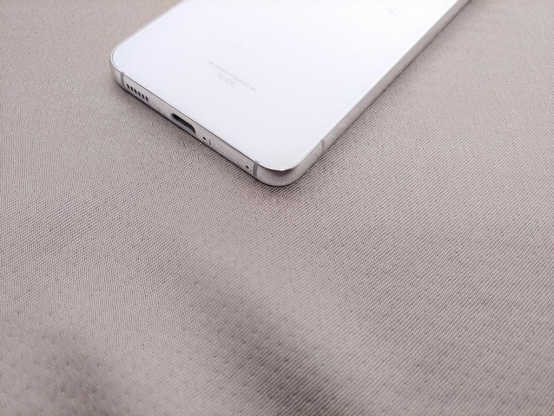 美品 バッテリー良 　Galaxy S22 SC-51C ホワイト 豪華おまけ