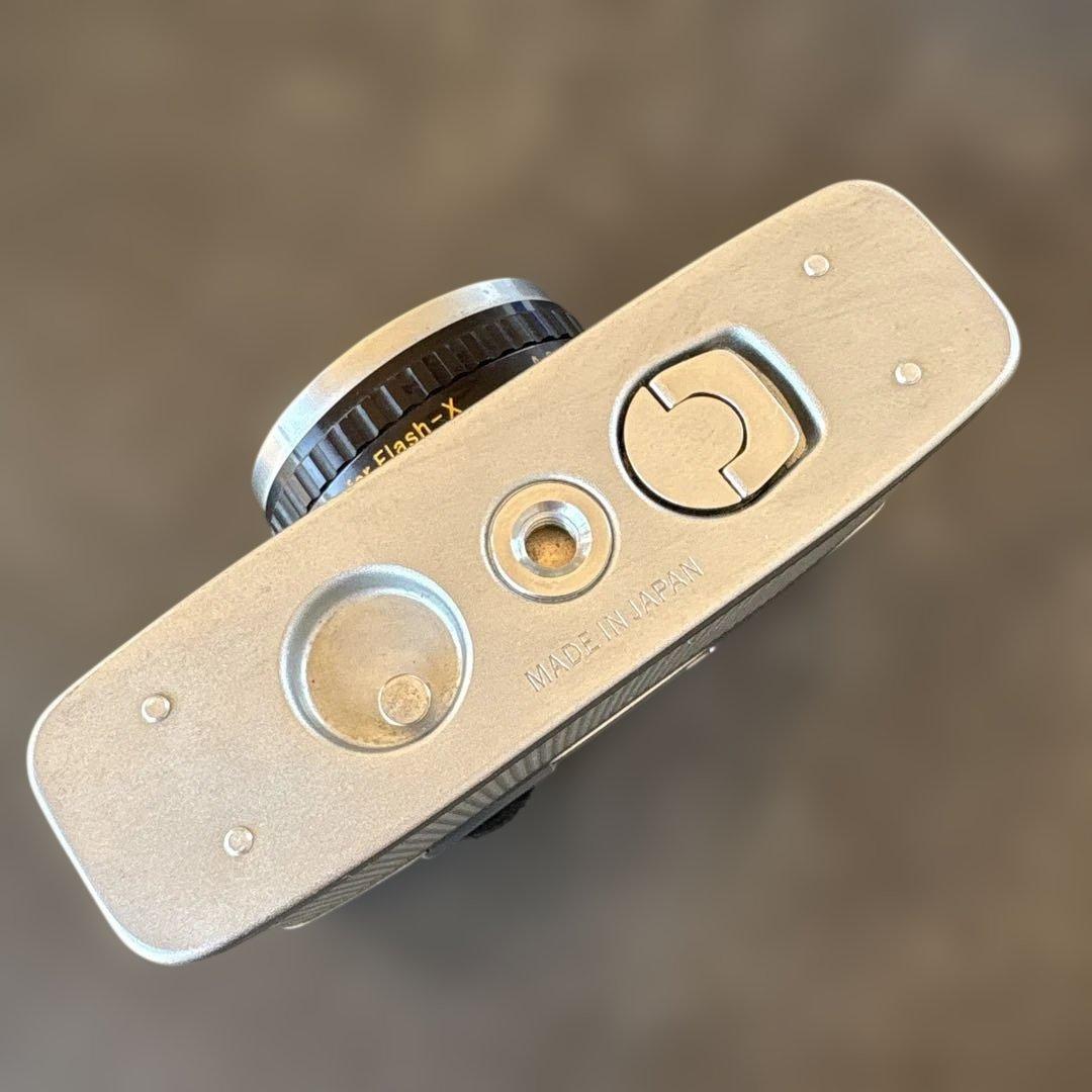 Olympus Pen EE ハーフサイズカメラ