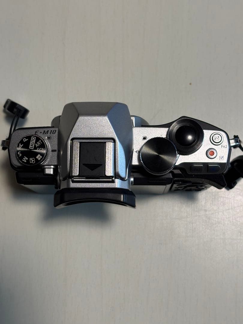 OLYMPUS OM-D E-M10 ミラーレス一眼ボディーのみ