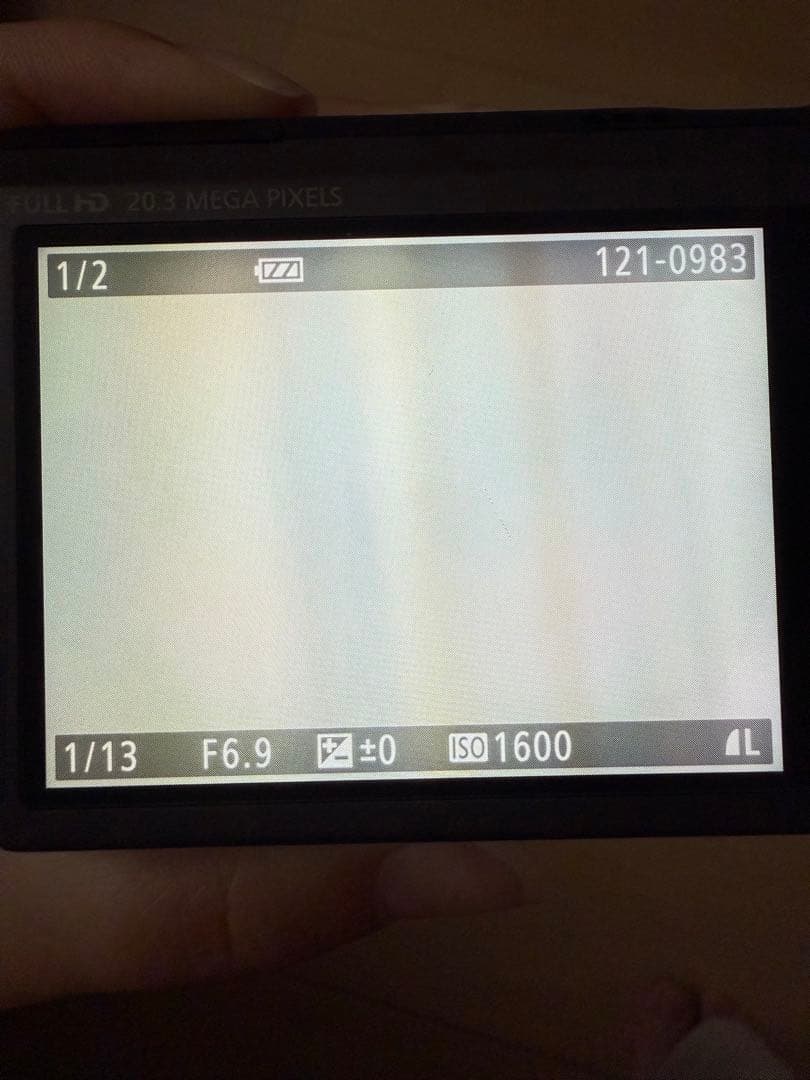 Canon PowerShot SX720 HS 本体と充電器