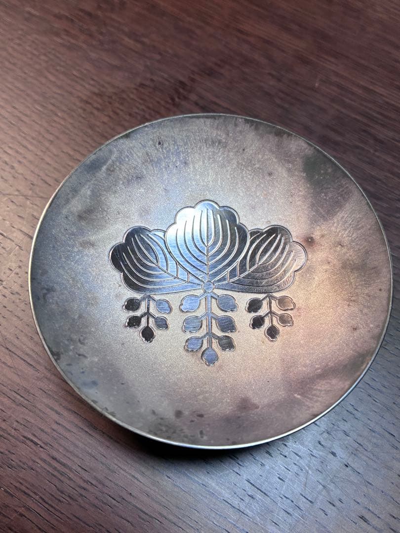 銀製の小皿 葉と花の模様 木箱付き