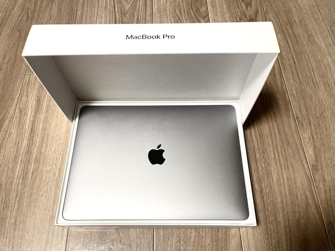 MacBook Pro 13インチ 2017 メモリ16GB 箱・純正充電器付き