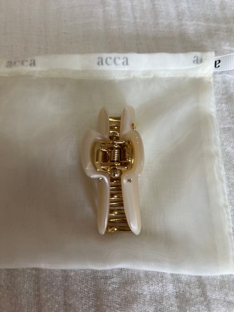 acca ニューコラーナクリップ　Mサイズ （ヘアクリップ）