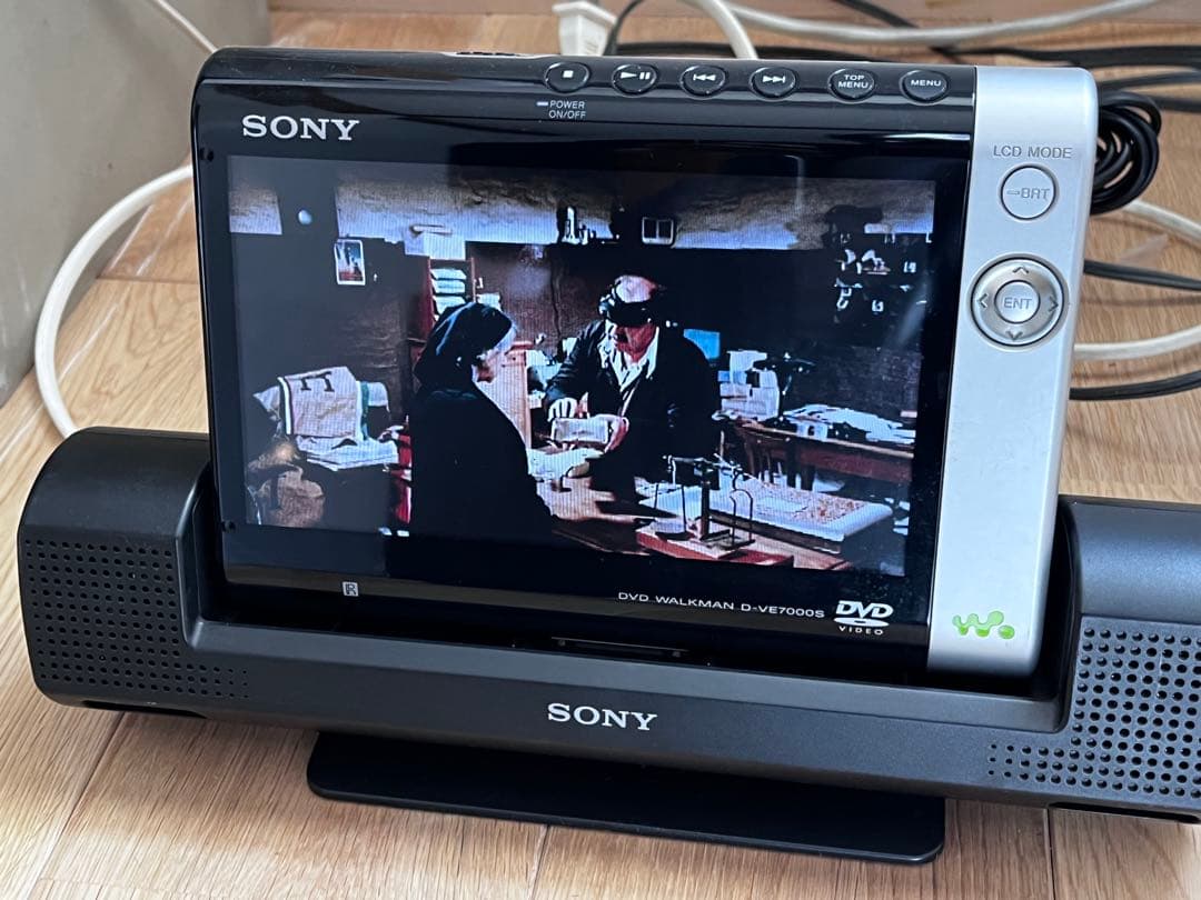 動作品　美品　SONY D-VE7000S ポータブルDVDプレーヤー