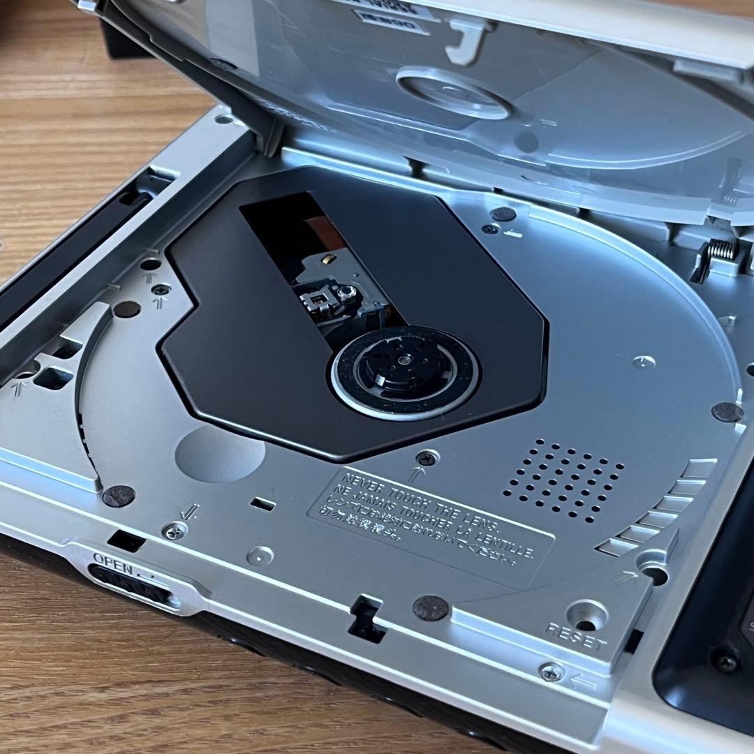 動作品　美品　SONY D-VE7000S ポータブルDVDプレーヤー