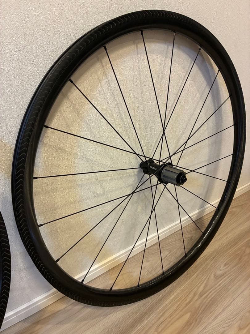 軽量中華製カーボン30mmホイール シマノ＋カンパニョーロ兼用 1100g 美品