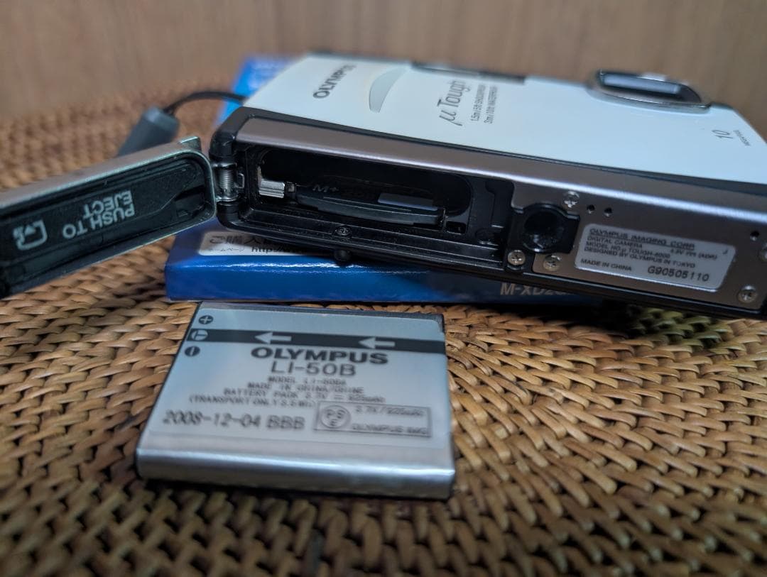 OLYMPUS μ TOUGH-6000 .防水デジタルカメラ.白.フルセット