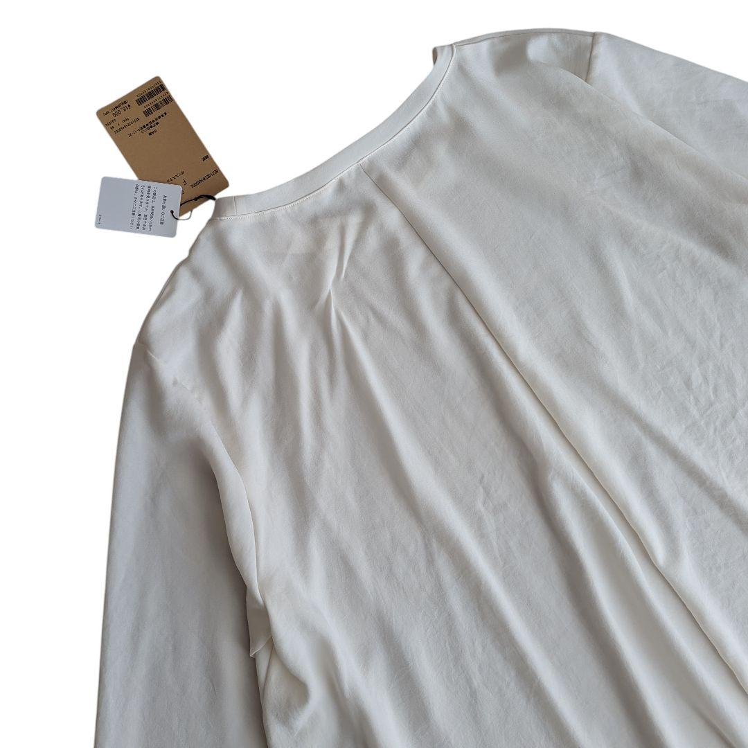 美品✨️BEARDSLEY ビアズリー　後ろドレープ Tブラウス アイボリー　白